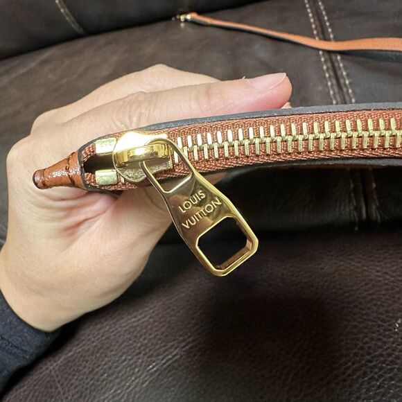 Louis Vuitton Neverfull MM Pouch Cognac - Picture 6 of 6